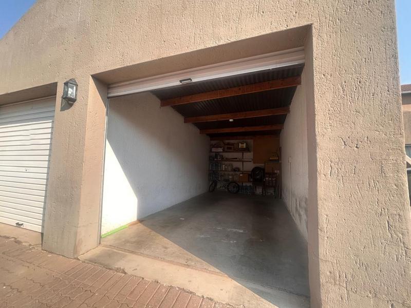 To Let 2 Bedroom Property for Rent in Vorna Valley Gauteng
