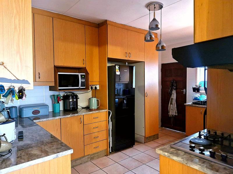 To Let 3 Bedroom Property for Rent in Glen Marais Gauteng