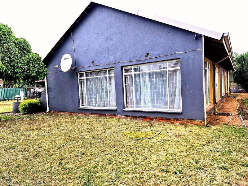 To Let 3 Bedroom Property for Rent in Glen Marais Gauteng