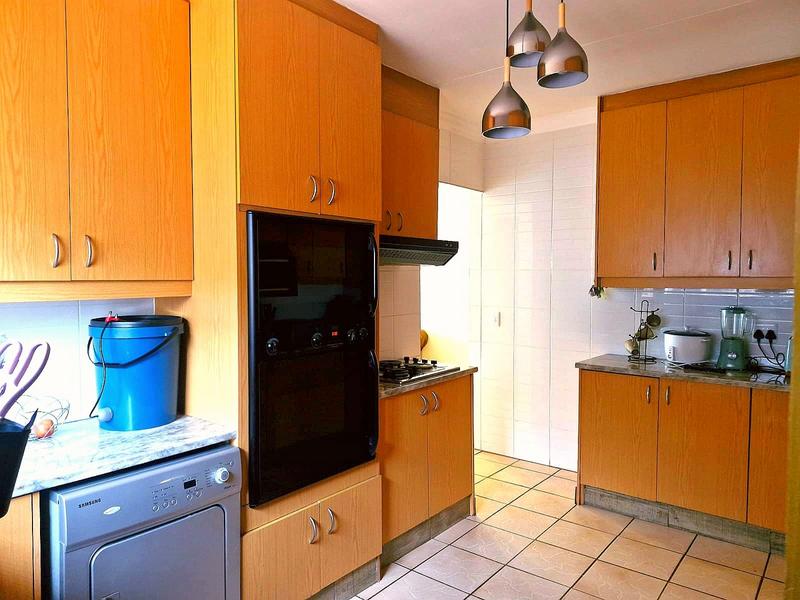 To Let 3 Bedroom Property for Rent in Glen Marais Gauteng