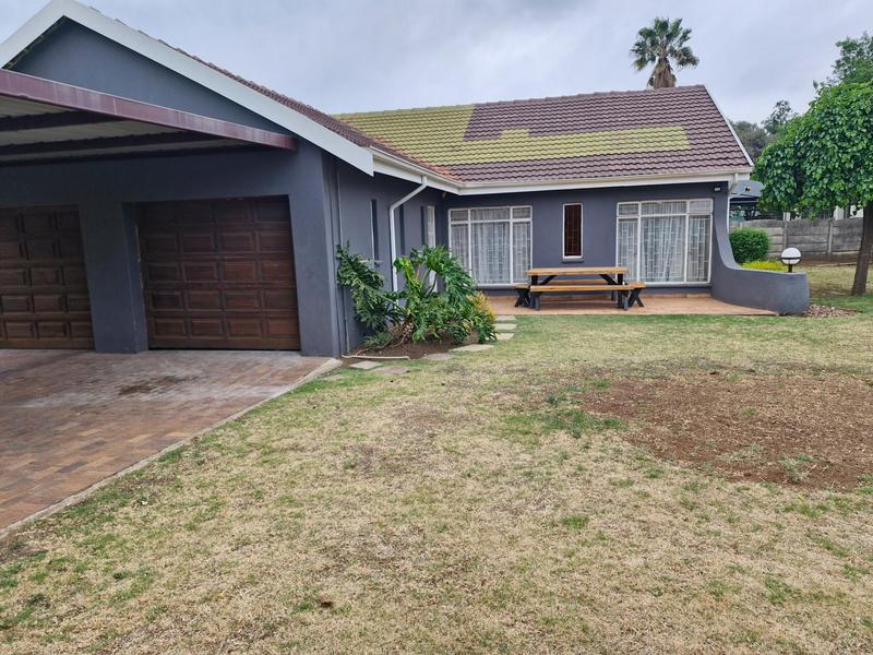 To Let 3 Bedroom Property for Rent in Glen Marais Gauteng