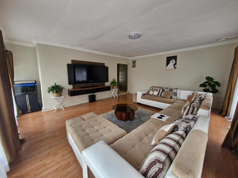 To Let 3 Bedroom Property for Rent in Glen Marais Gauteng