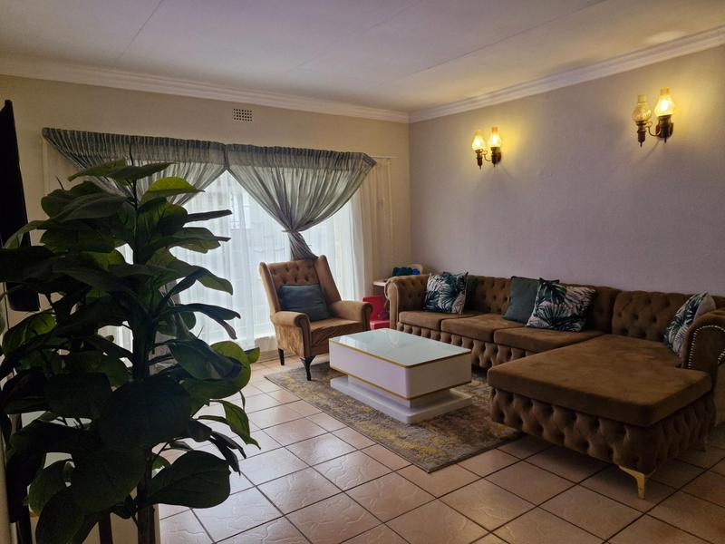 To Let 3 Bedroom Property for Rent in Glen Marais Gauteng