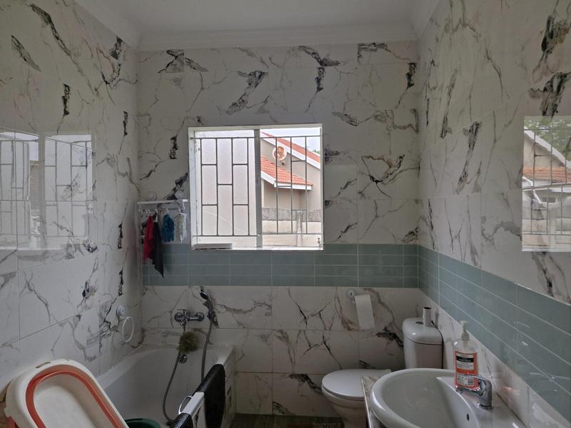 To Let 3 Bedroom Property for Rent in Glen Marais Gauteng