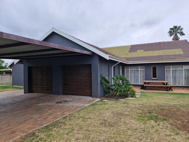 To Let 3 Bedroom Property for Rent in Glen Marais Gauteng