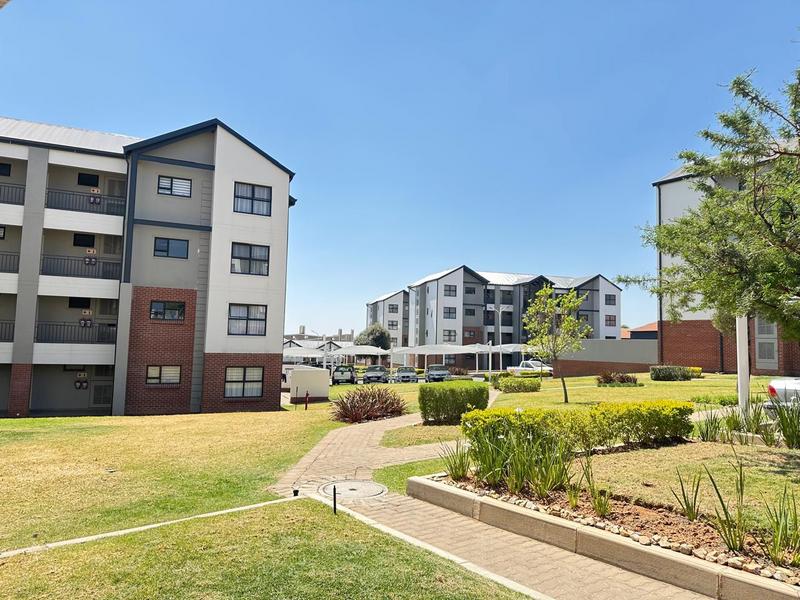 To Let 2 Bedroom Property for Rent in North Riding Gauteng