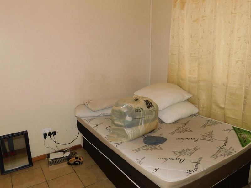 1 Bedroom Property for Sale in Grand Central Gauteng