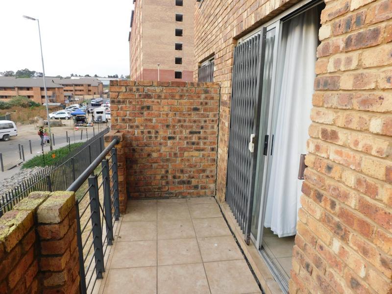1 Bedroom Property for Sale in Grand Central Gauteng