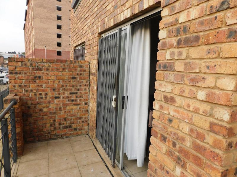 1 Bedroom Property for Sale in Grand Central Gauteng
