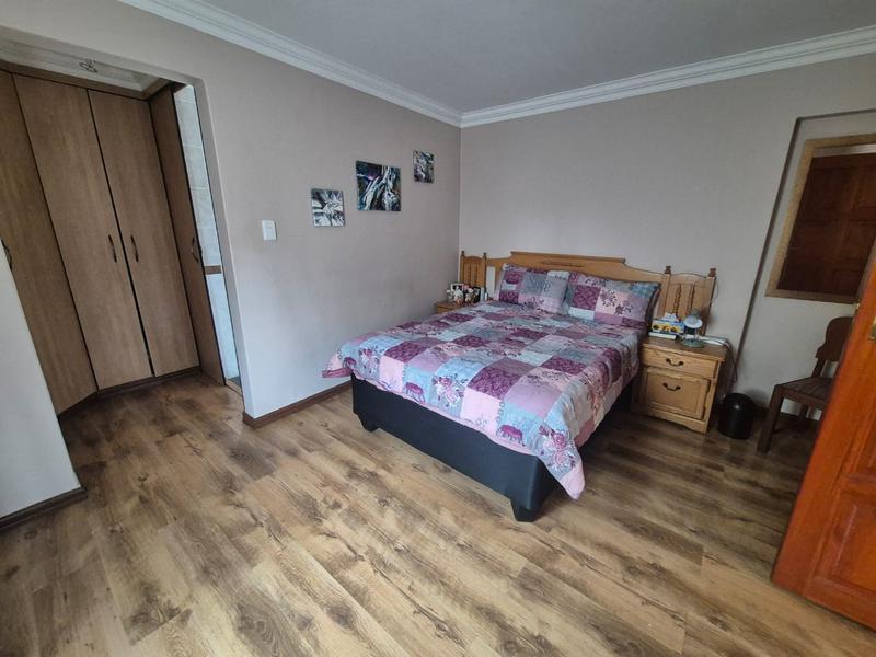 4 Bedroom Property for Sale in Verwoerdpark Gauteng