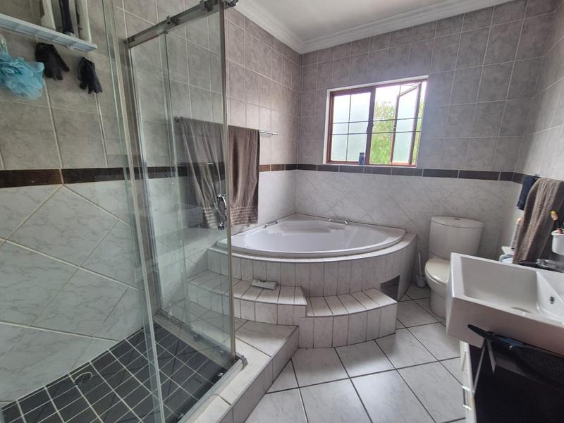 4 Bedroom Property for Sale in Verwoerdpark Gauteng
