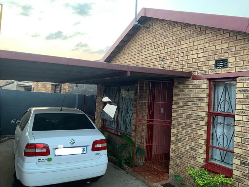 2 Bedroom Property for Sale in Ililiba Gauteng