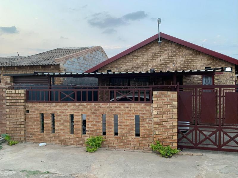 2 Bedroom Property for Sale in Ililiba Gauteng