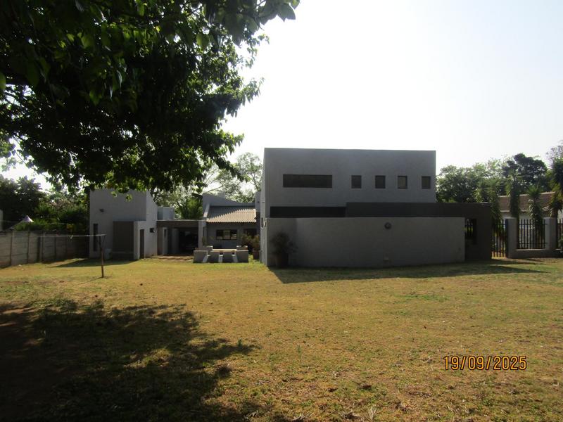4 Bedroom Property for Sale in Fontainebleau Gauteng
