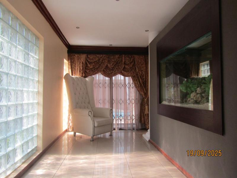 4 Bedroom Property for Sale in Fontainebleau Gauteng