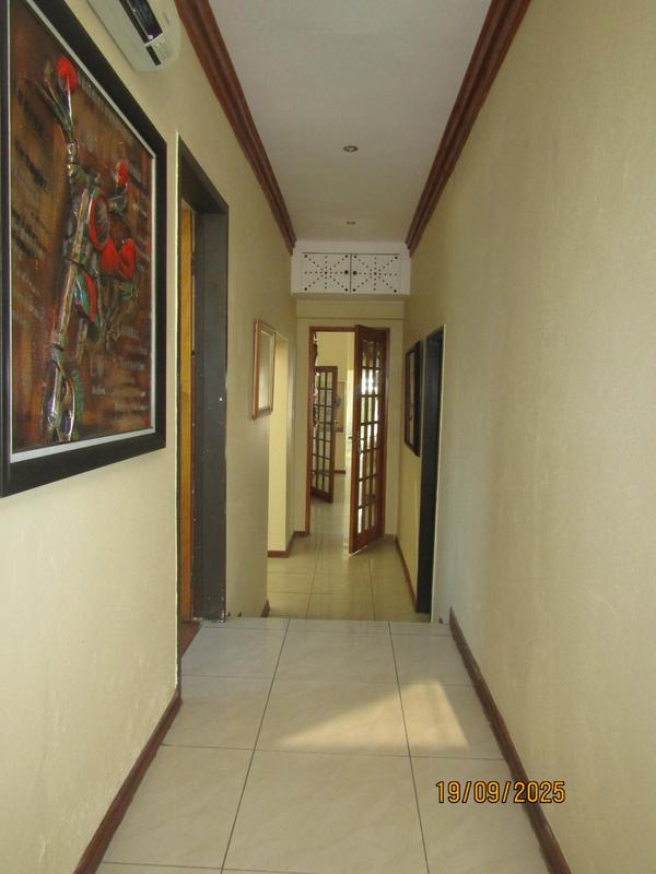 4 Bedroom Property for Sale in Fontainebleau Gauteng