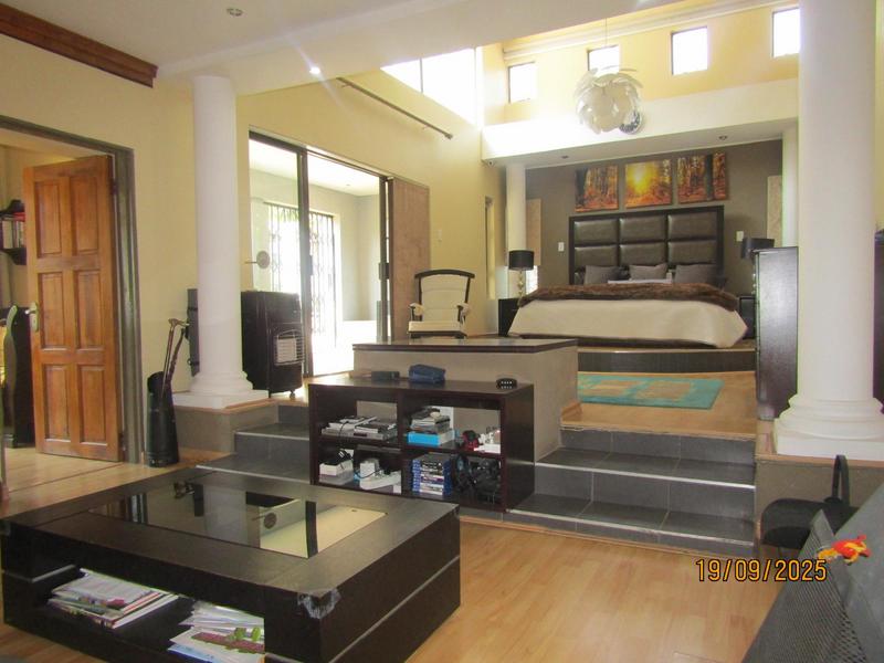4 Bedroom Property for Sale in Fontainebleau Gauteng