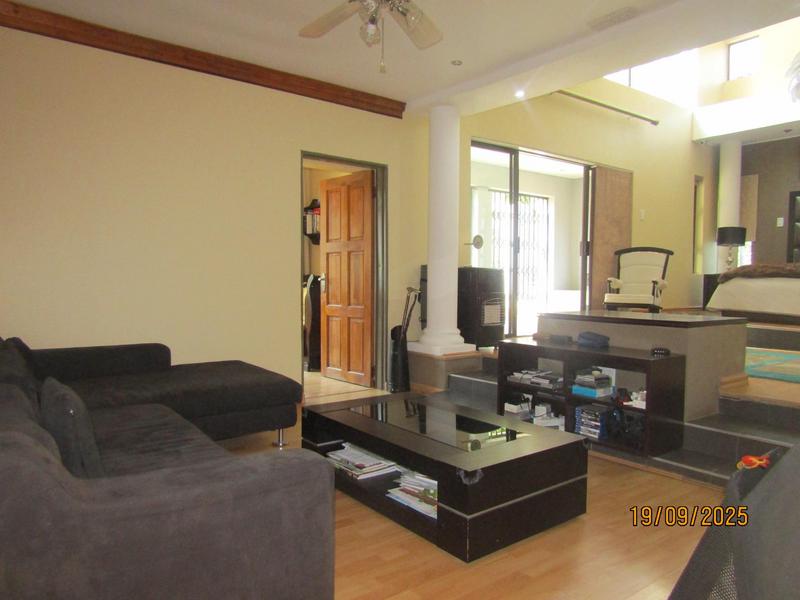 4 Bedroom Property for Sale in Fontainebleau Gauteng