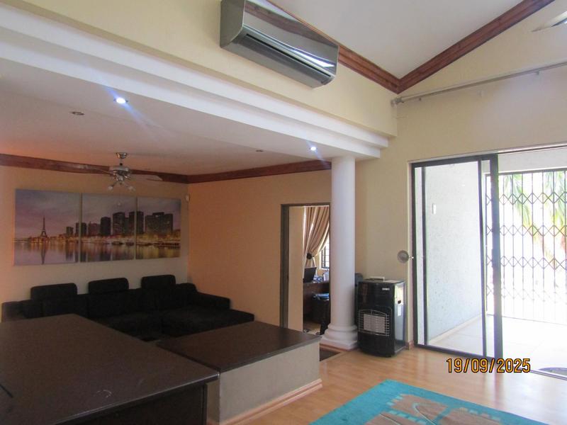 4 Bedroom Property for Sale in Fontainebleau Gauteng