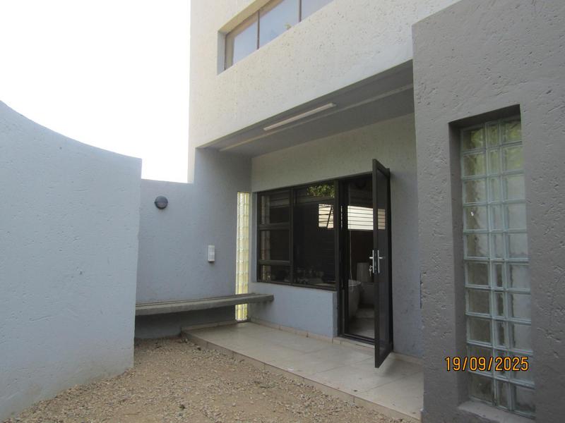 4 Bedroom Property for Sale in Fontainebleau Gauteng
