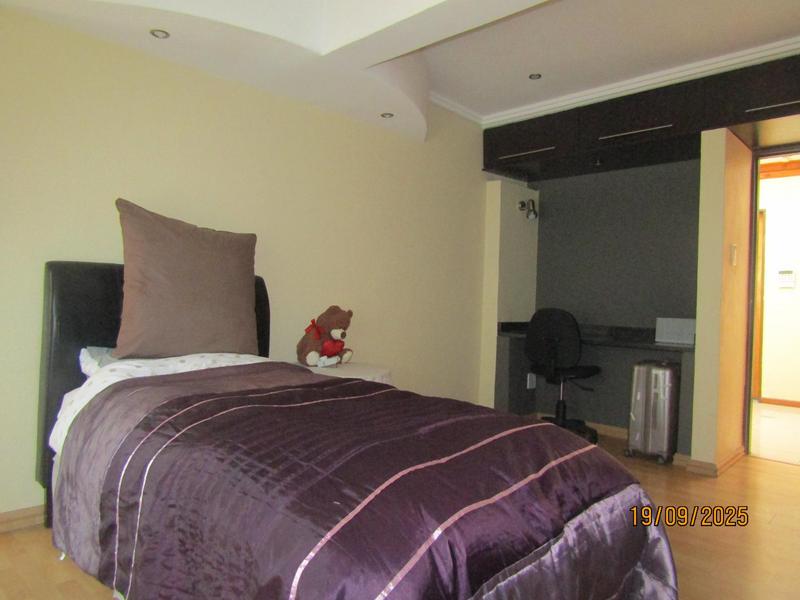 4 Bedroom Property for Sale in Fontainebleau Gauteng