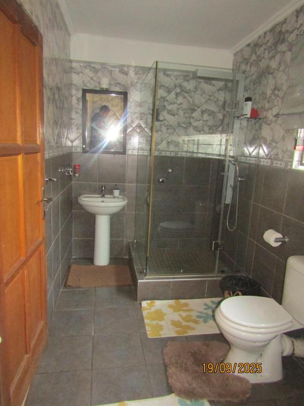 4 Bedroom Property for Sale in Fontainebleau Gauteng