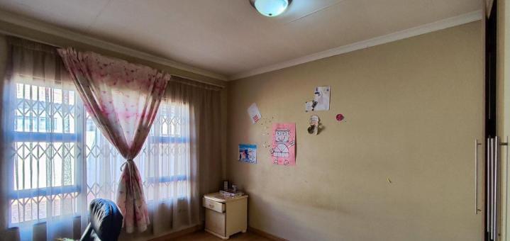4 Bedroom Property for Sale in Dawn Park Gauteng
