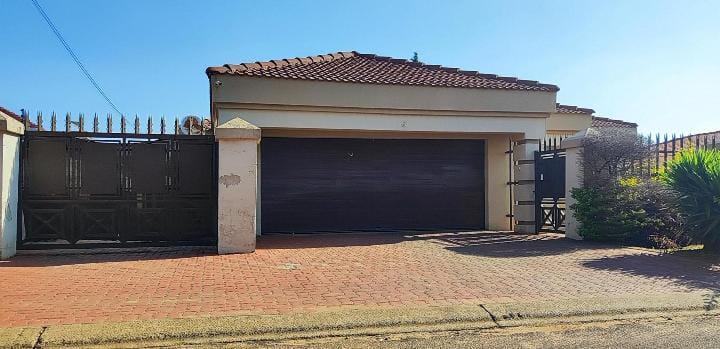 4 Bedroom Property for Sale in Dawn Park Gauteng