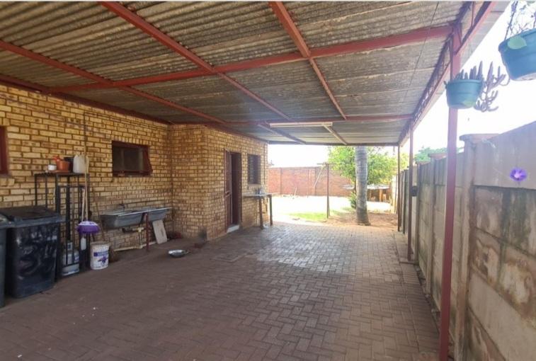 4 Bedroom Property for Sale in Laudium Gauteng