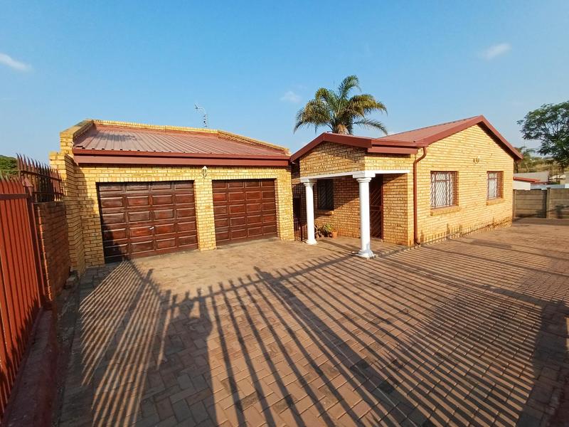 4 Bedroom Property for Sale in Laudium Gauteng