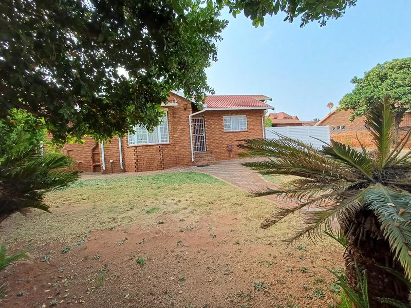 6 Bedroom Property for Sale in Laudium Gauteng