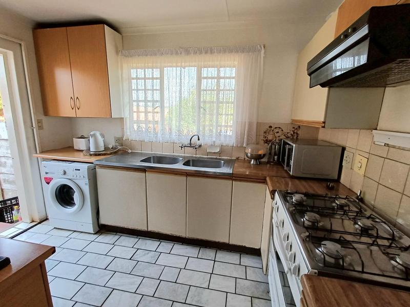 6 Bedroom Property for Sale in Laudium Gauteng