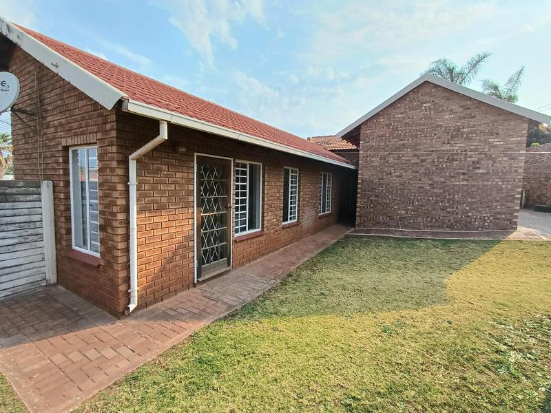 6 Bedroom Property for Sale in Laudium Gauteng
