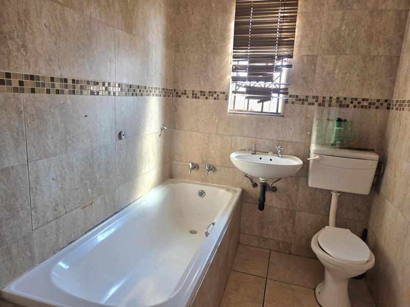 3 Bedroom Property for Sale in Windmill Park Gauteng