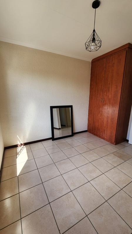 2 Bedroom Property for Sale in Roosevelt Park Gauteng