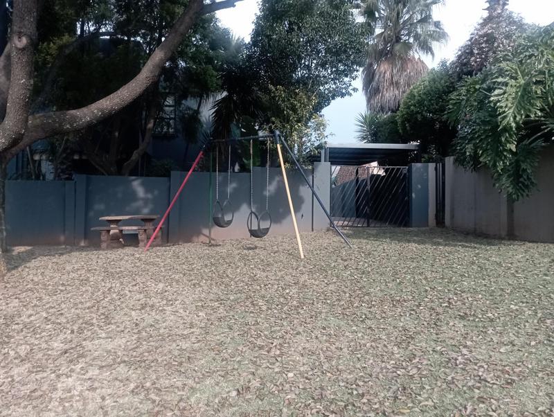 2 Bedroom Property for Sale in Helderkruin Gauteng