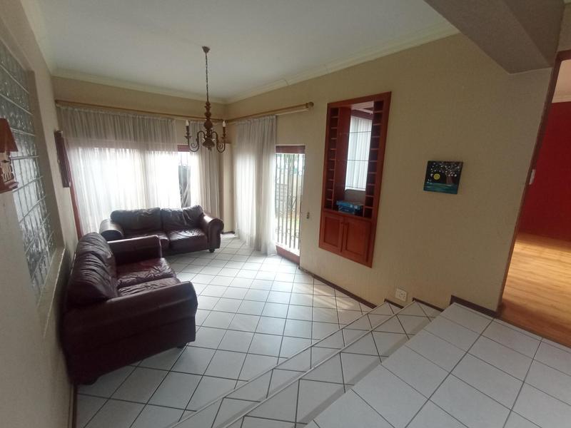 2 Bedroom Property for Sale in Helderkruin Gauteng