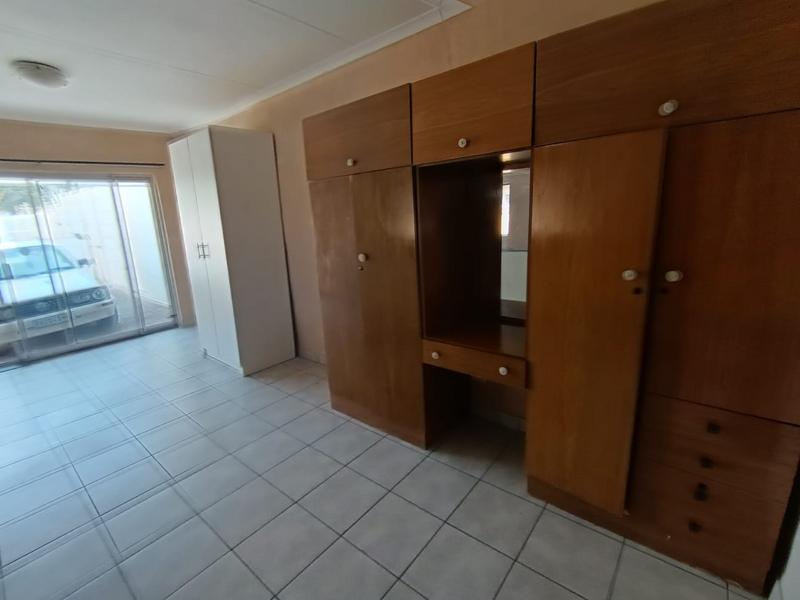 To Let 1 Bedroom Property for Rent in Selwyn Gauteng