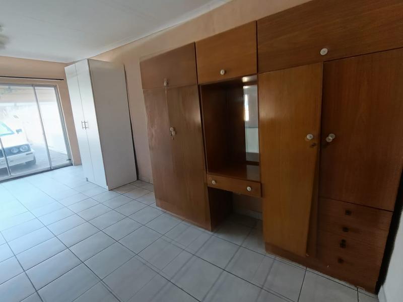 To Let 1 Bedroom Property for Rent in Selwyn Gauteng