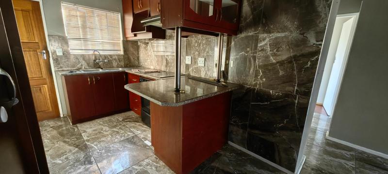 To Let 2 Bedroom Property for Rent in Erand Gardens Gauteng