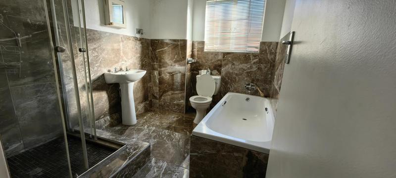 To Let 2 Bedroom Property for Rent in Erand Gardens Gauteng