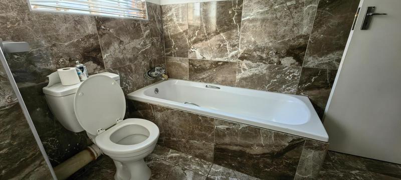 To Let 2 Bedroom Property for Rent in Erand Gardens Gauteng