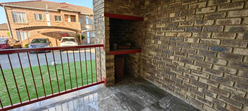 To Let 2 Bedroom Property for Rent in Erand Gardens Gauteng