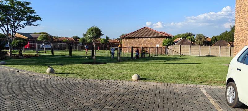 To Let 2 Bedroom Property for Rent in Erand Gardens Gauteng