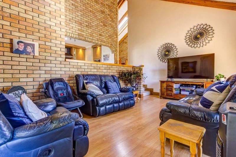 4 Bedroom Property for Sale in Parkhill Gardens Gauteng