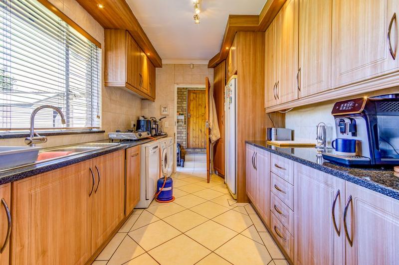 4 Bedroom Property for Sale in Parkhill Gardens Gauteng