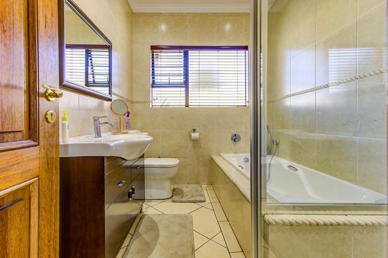 4 Bedroom Property for Sale in Parkhill Gardens Gauteng