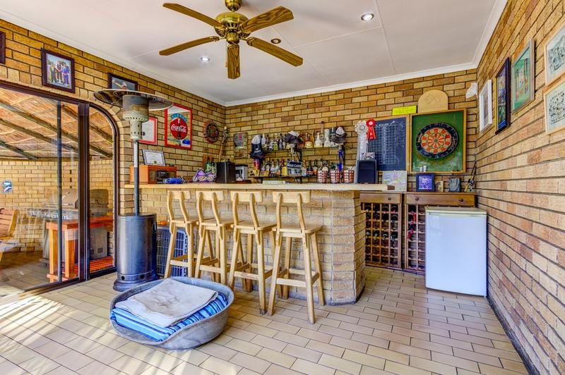 4 Bedroom Property for Sale in Parkhill Gardens Gauteng
