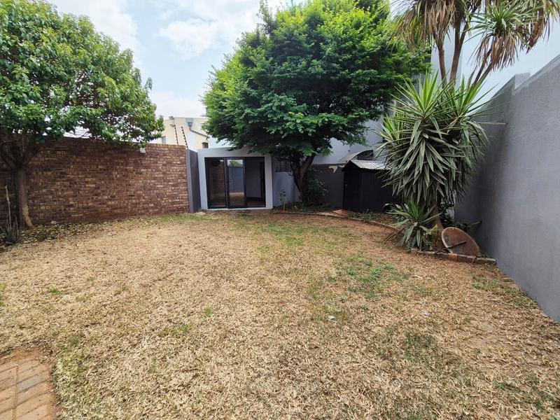 2 Bedroom Property for Sale in Pierre Van Ryneveld Gauteng