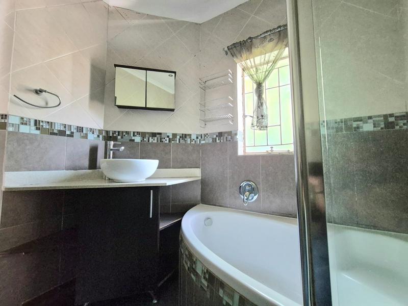 2 Bedroom Property for Sale in Pierre Van Ryneveld Gauteng